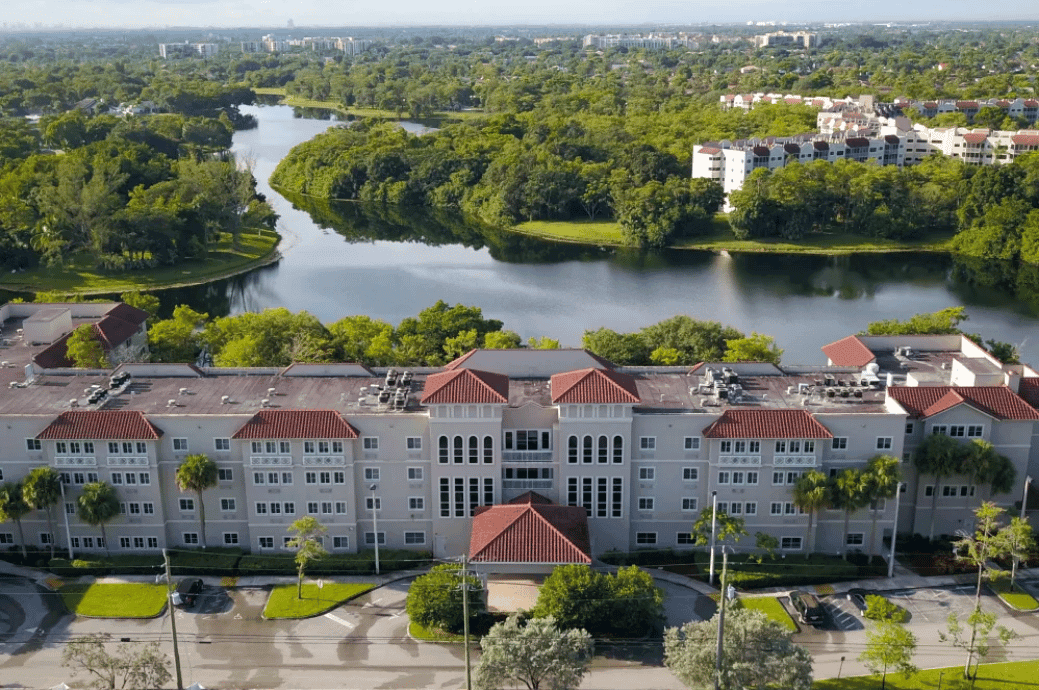 Lenox on the Lake By RSR - Business image