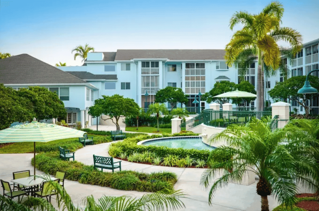 Vi at Lakeside Village - Business image