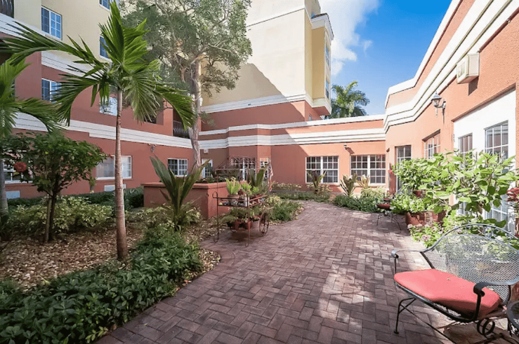 Colliers at Naples - Business image