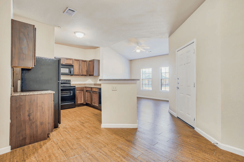 HomeTowne at Picadilly - Gallery image